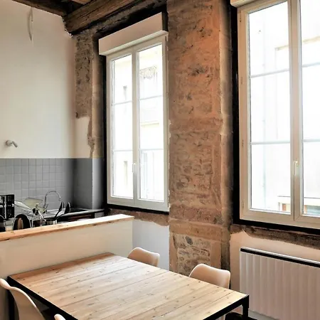 Spacious Studio Completely Renovated Right In The City Center
