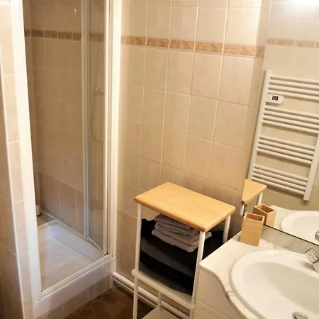 Spacious Studio Completely Renovated Right In The City Center Apartment